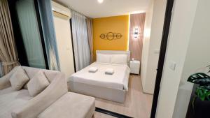 Boat Avenue condo