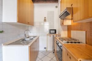 Three-room apartment in the center, next to the stadium