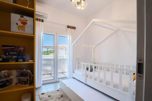 Catch the Vibe - Your 3BR&2BA Cozy Cretan Escape