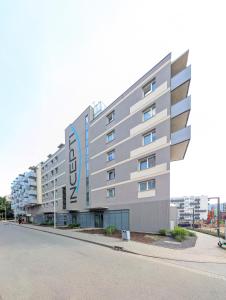 Park Skowroni Heights Apartment by BookingHost