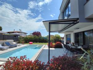 Villa Calypso, private pool with heating and salt water