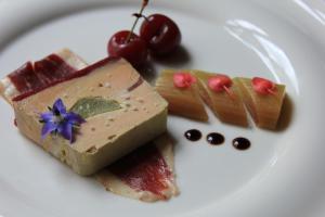 Hotels Logis Hotel Restaurant Le Cheval Blanc : photos des chambres