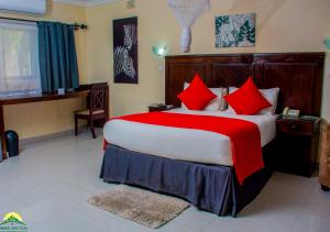 Zambezi Junction Lodge & Serengeti Restaurant