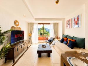 Hua Hin Beach Front Condo - Med style Suite Room