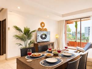 Hua Hin Beach Front Condo - Med style Suite Room
