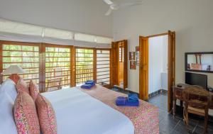 Staymaster Ashvini - Tropical 2BR Villa with Private Jet Pool & Shared Pool in Nerul