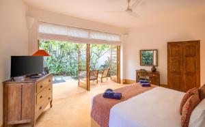Staymaster Ashvini - Tropical 2BR Villa with Private Jet Pool & Shared Pool in Nerul