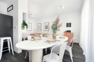 Unique 2-Bedroom Apartment with Balcony Parking by Renters Prestige