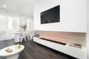 Unique 2-Bedroom Apartment with Balcony Parking by Renters Prestige