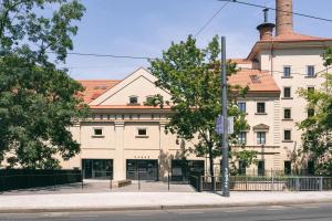 Atelier with Patio & Parking - Nusle Brewery
