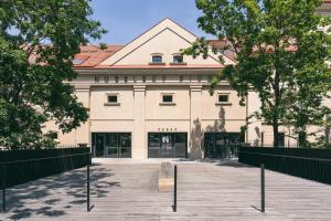 Atelier with Patio & Parking - Nusle Brewery