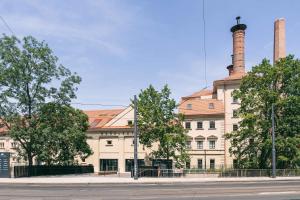 Atelier with Patio & Parking - Nusle Brewery
