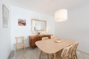 Apartment Overlooking the Beach