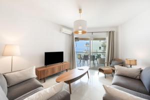 Apartment Overlooking the Beach