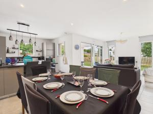 Maison tout confort, jardin & piscine chauffée