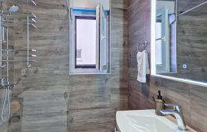 3 Bedroom Nice Apartment In Obrovac