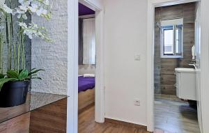 3 Bedroom Nice Apartment In Obrovac