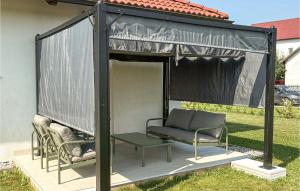 Beautiful Home In Oroslavje With Wifi