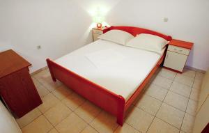 2 Bedroom Cozy Apartment In Kustici