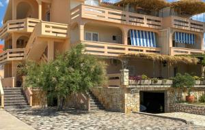 Lovely Apartment In Kustici With House Sea View