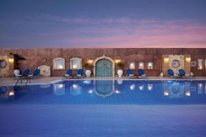 Golden Bay Apartments-Garden Haven