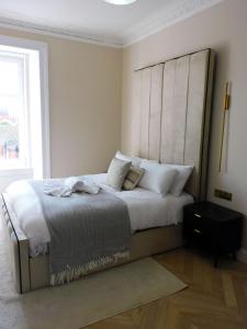 Stylish West End Apartment Newly Refurbished Sleeps 4