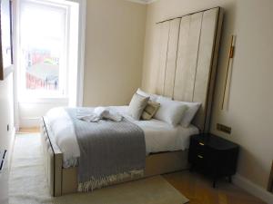Stylish West End Apartment Newly Refurbished Sleeps 4