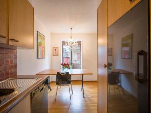 Bern Flat close to Center with Balcony and Bundeshaus Aare View