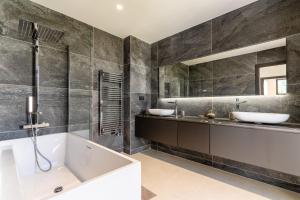 Villa Camarines new villa pool walk to beach