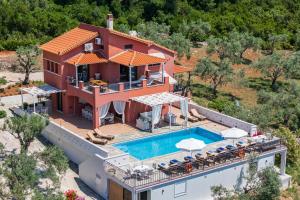 Luxury Villa with Private Pool in Skopelos, Spacious & Private, Villa Amaryllis By Kardous