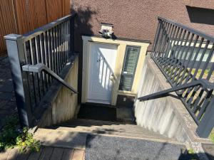 Equipped Guesthouse Near Oakridge Mall