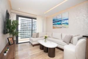 Triple Towers - Premium High-Rise - Balcony with Sea View - Close to TGV Train Station & Mall