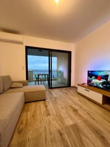 Incredible sea view and covered parking space