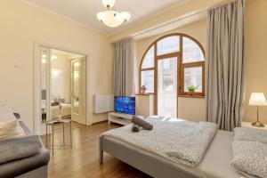 Soft Light Apartment with Balcony and Self Check-in