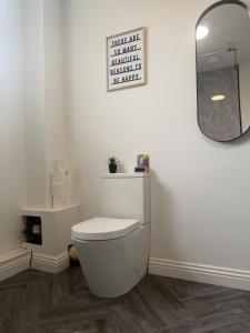 Percy Home - NEW 2 Br 1 Bath Hollidays andContractors