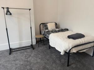 Percy Home - NEW 2 Br 1 Bath Hollidays andContractors