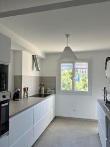 Cozy T2 with sea view, private parking - city center