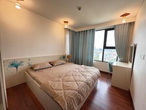 ESC Homes - Luxury 2BR at Kingdom 101 - Landmark 81 View