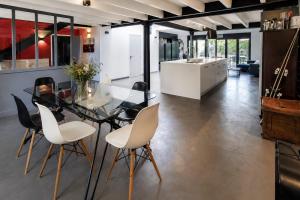 House for 11 people with a pool in La Rochelle