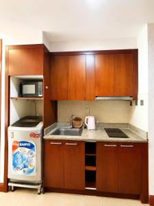 The Manor 2 - Stylish Studio with Pool, Cafés & Prime Location Near D1