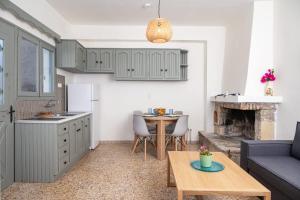The Yellow Donkey Koumeika Traditional Stay Samos