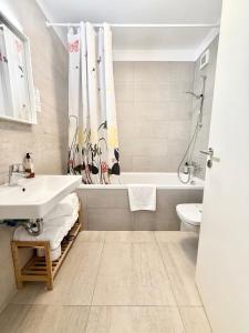 Kasper Coresi Mall - Rise Private Apartments & Suites
