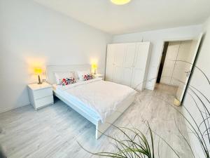 Kasper Coresi Mall - Rise Private Apartments & Suites