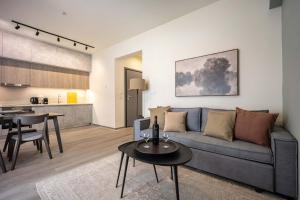 Stylish 2BR Exarchia l King Bed & Work Desk