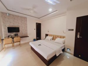 Hotel Elegance Inn, Miraj