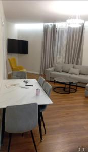 Beachside Modern Apartment in Golem