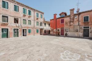 Balastro Design Rooms - Venice City Center