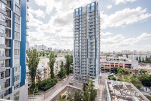 8-182 Central Park, John McCain 7, Kyiv centre, panoramic city view, 15 kW backup power, Petrovdom Apartment