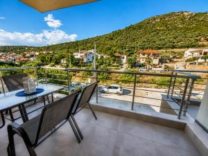 Katsanikos Apartments