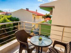 Katsanikos Apartments